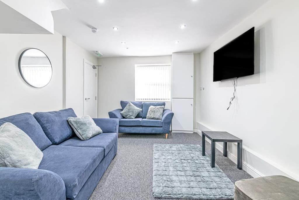 Luxury 5 Bedroom Holiday Home Within Prescot Exterior foto